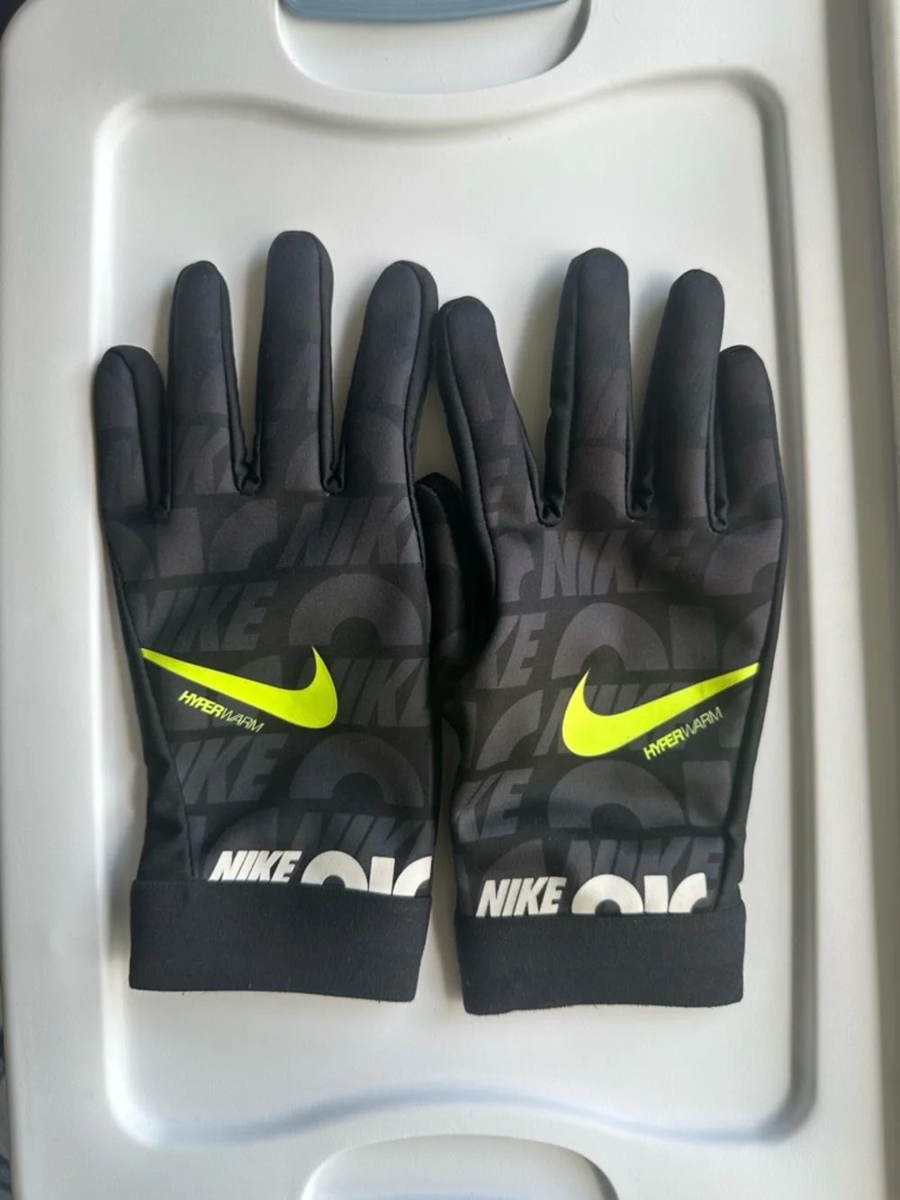 Nike HyperWarm Gloves Boys Size S (8–10) Black Thermal Sports Running